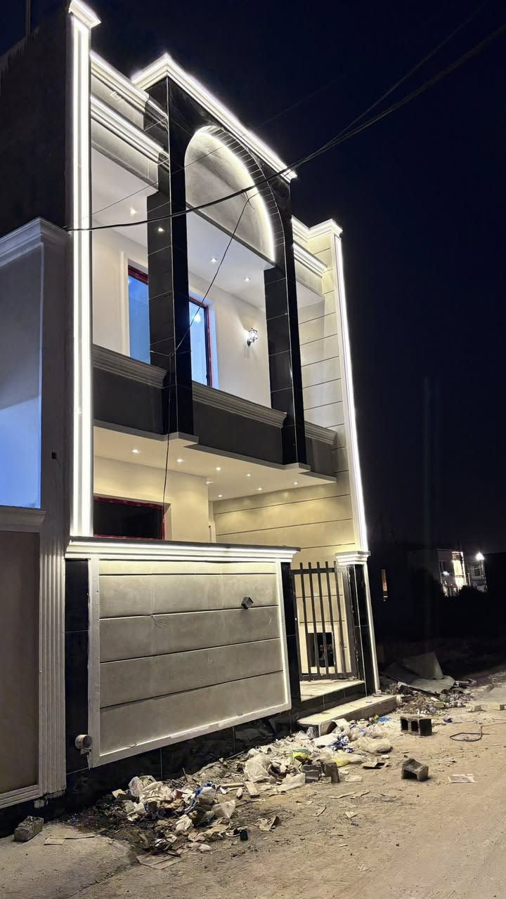 دار للبيع 100 م طابقين ثلاث غرف العنوان الدوره البوعيثه حي الحليم الدار بأسمي طابو زراعي للاستفسار ***********
