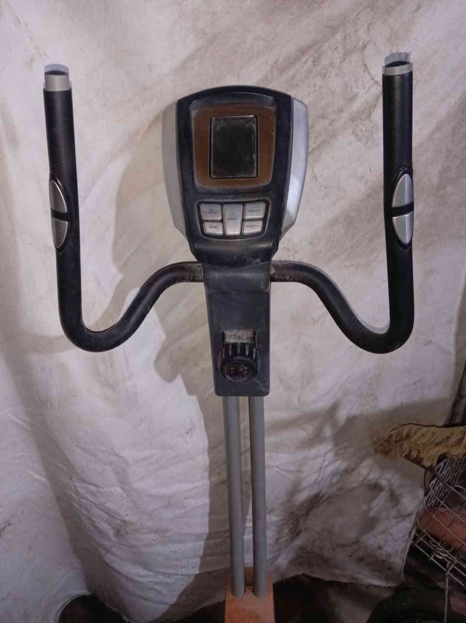 متوفر لدينا بايسكل رياضه للبيع لاستفسار *********** العنوان النجف شارع حنون قرب مطعم علوان
