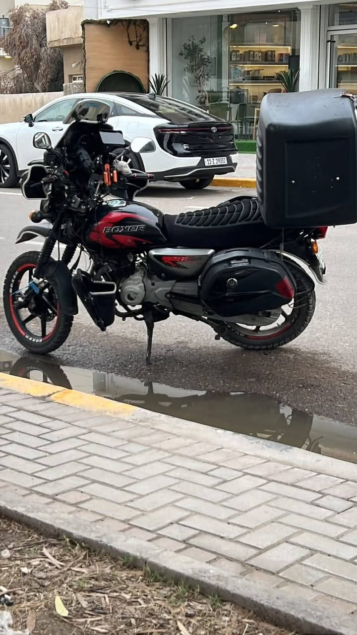 سلام عليكم 
دراجه بوكسر للبيع
23 دخول 24 بس مسجله 23 
سنويه و رقم ب اسمي 
ثاني يوم التحويل 
عنواني بغداد
مكينه مفتوحه بس لاستيك ولف 
مزوده
جنط صفاحيه
زنون ابيض و زنون خارجي ابيض وصفر 
ماشيه 32 الف 
شتغلت بيها دلفري سبوعين 
رايدها ب 2650 وبيها مجال حك جيه 
نضيفه ومرتبه امانه الله ورسوله
التواصيل وتساب 
***********
لا اتعبك ولا تعبني شراي تعال ودلل وتشلع عيوني ♥️
