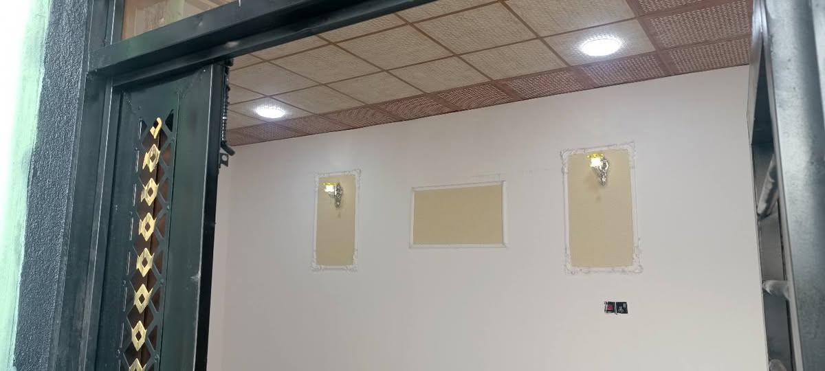 السلام عليكم 
دار سكن زراعي للبيع 
مساحه 200متر
بصف الركن 
شارع 12متر
يتكون من
غرفه نوم عدد3
صاله موزع
صاله استقبال
ديوان 
مطبخ 
صحيات داخليه
صحيات خارجيه
منور 
بيت جديد غير مسكون 
تستلم البيت عند المكاتبه 
العنوان /البصره الزبير قرب حي الاندلس
سعر 75 وبيه مجال
للتواصل *********** الزبير, البصرة
