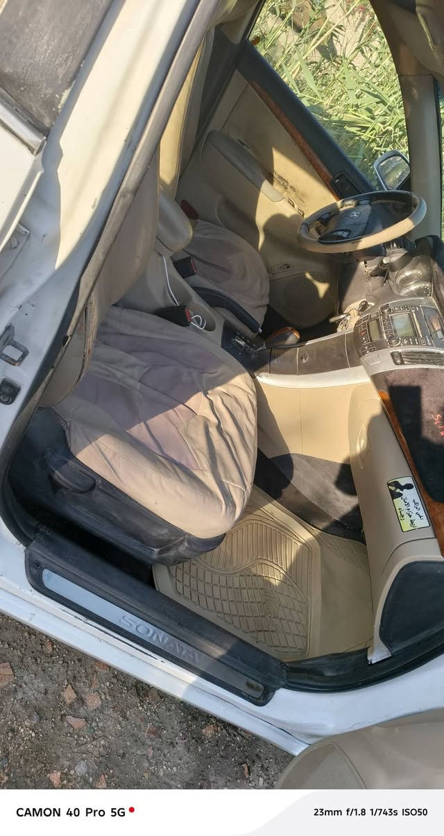 السلام عليكم للبيع سياره سوناته موديل 9 رقم بغداد جديد سنويه جديده لل (31 ) كير محرك 2400 دخم تاير تبريد خير من الله السياره مصبوغه عام السعر 80 وبيه مجال قليل الهاتف *********** مكان بابل
