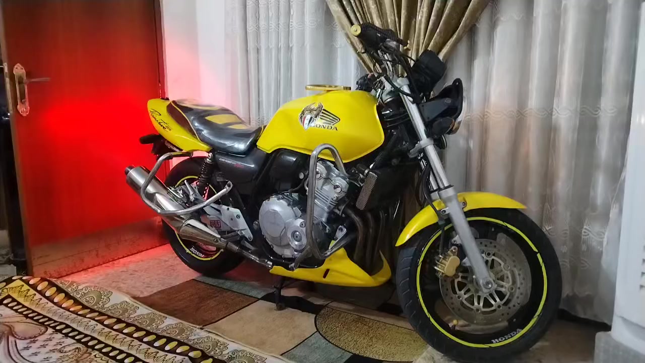 سلام عليكم سيبي فور جيل الثاني  للبيع الدراجه نضافه فول مثل ما شوف بصوره واحله من صوره دراجه نوزل مكينه 400cc كله عله بلاد تجي وشوف بعينك اورق موجوده المكان الدراجه واسط نعمانيه  الشراي يتصل عله هاذ رقم ***********
