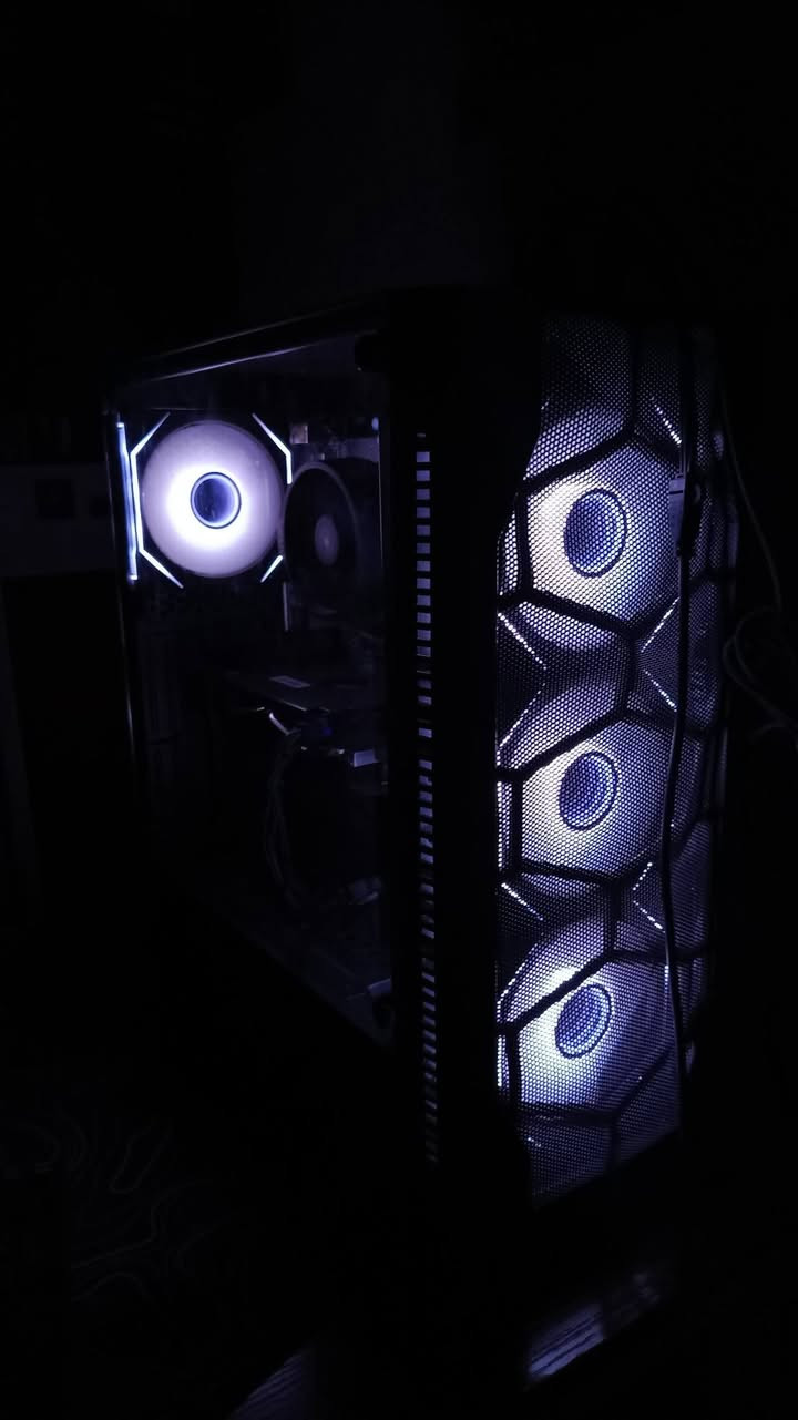 للبيع
مكاني بغداد 
R7 2700
Rx580
Ram laxer 16g 16*1 3200 mzh
Ssd Samsung 256gb
WD hdd 1tb
P.s msi MAG R650BN 650W
M.B MSI B450M-A PRO MAX II
CASE HEROGEAR 4FAN

سعرها 450
للتواصل ***********
