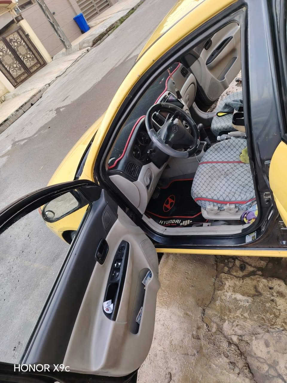 اكسنت  دبدوب أمريكي تكسي 
كير ومحرك شرط كلو جديد منضومه تبريد ثلج جديده طخم تاير شاشة فول كار بلي وسستم سماعات كاميرا ضرر سياره جملغ وبوند  والسياره بيه معجون مال صبغ شرط تحويل رقم نكليزي بسمي تاخذ صافي مكان موصل حي نور 
سعر 73 بيه مجال 
***********
***********
