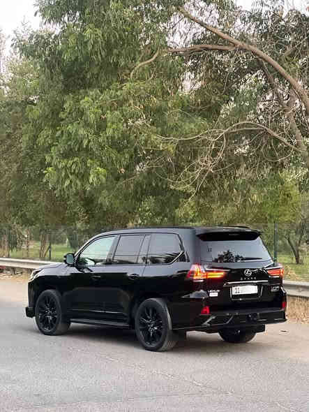 السلام عليكم
لكزز 2019 كورو رقم بغداد 
مواصفات الكورو معروفة 
سياره مكفوله كفاله عامة من صبغ 
والبارد والتبديل 
مغلفه BBF
سعر 77000 $ وبيه مجال
الاستفسار ***********
مكان سيارة بغداد / الكريعات
