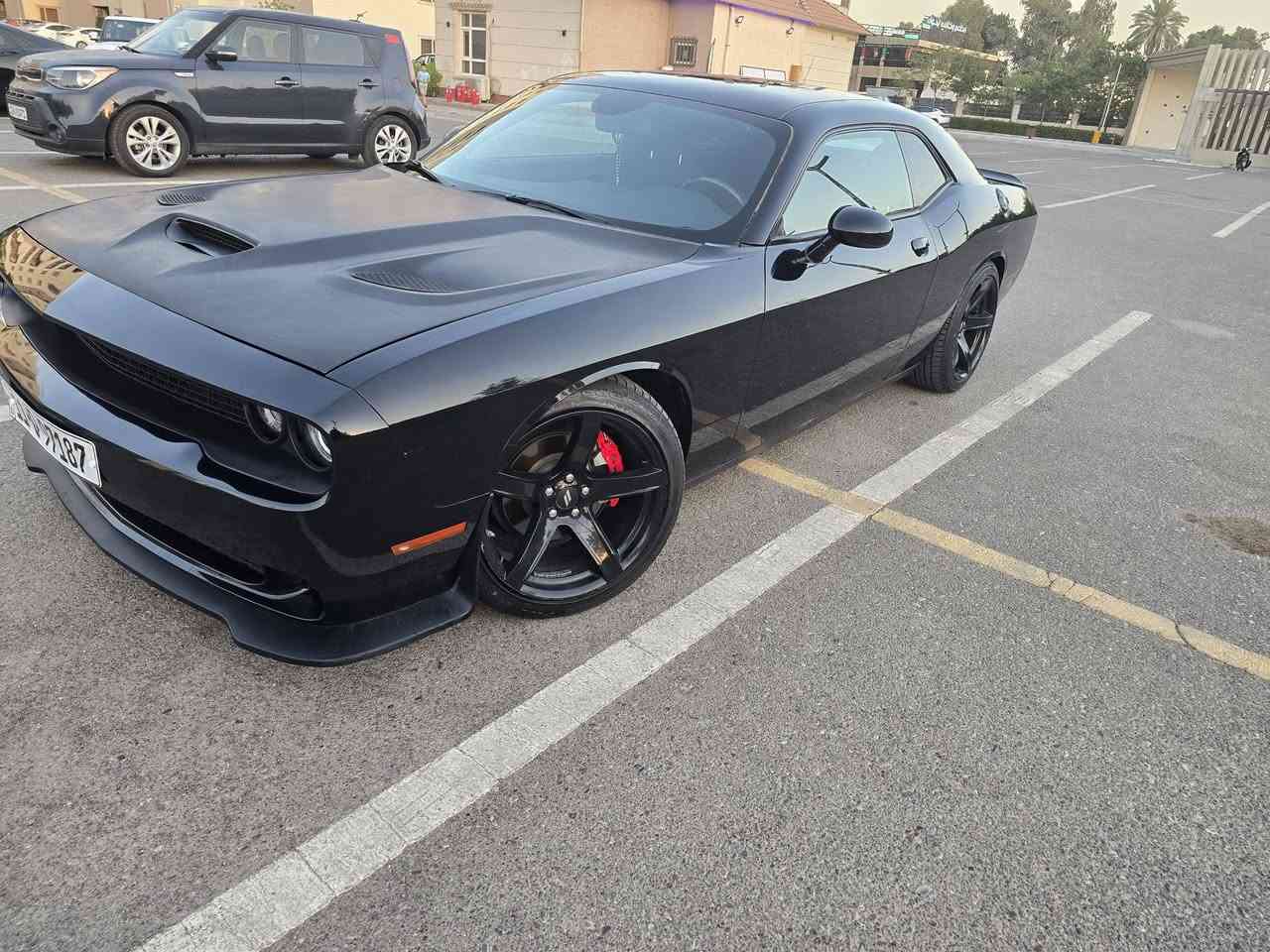 السلام عليكم شلونكم اخوان 
جالنجر 2023 لاست كال رقم بغداد مكينة ٦ ماشيه ١٧ ميل وابد ما شايفه البانزين العادي من طبت لهسه والسياره  بلادية بدون برمجة بدون اي تعيدلات على وضعها البلادي وكشرها حيل حيل نظيف و السياره بيها بس الحادث مال امريكا ماكو اي حادث بالعراق 
مكاني بغداد وسعرها 205 وبيها مجال حق الجيه
وأي تفاصيل ثانيه خابر وتأمر
***********
