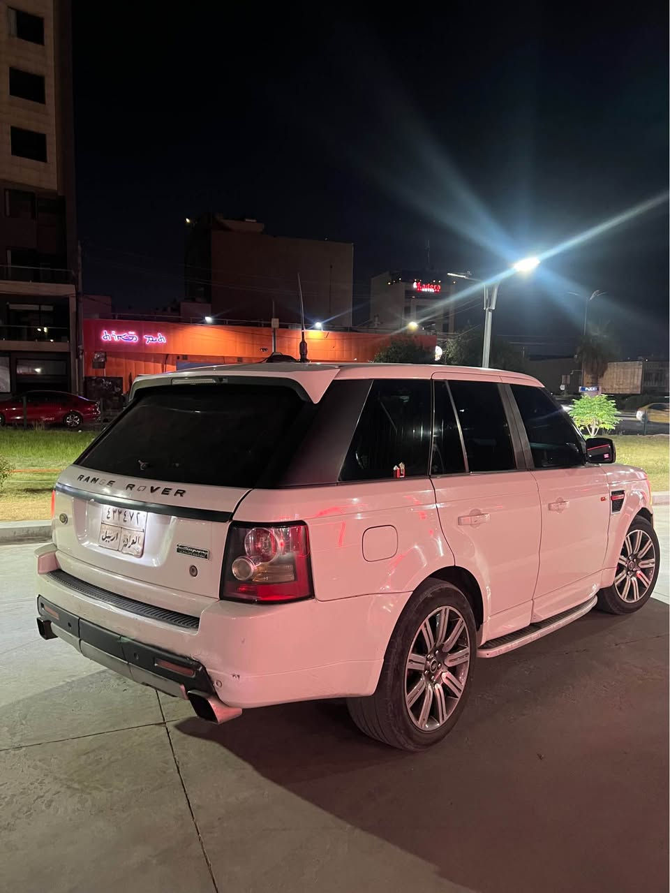🚘 بۆ فرۆشتن: ڕەنج ڕۆڤەر (Range Rover)
سەیارەیەکی زۆر توندوتۆڵ و خاوێن، بەبێ چاککردنەوە و مەسروفات.
📌 تایبەتمەندییەکان:
 مۆدێل: ٢٠٠٨ (کراوە بە ٢٠١٣)
 دۆخی گێڕ و مەکینە: بەشەرت و بێ کێشە
 تایەکان: ٤ تایەی نوێی لەژێرە
 بۆیاخ: عیزام بۆیاخ (دووبارە ڕەنگکراوەتەوە بۆ جوانی/نوێکردنەوە)
 غەرامە: ١٨ وەرەقە غرامەی لەسەرە (لەسەر کڕیار یان ڕێککەوتنی لەسەر دەکرێت)
💰 نرخ:
 ٩٥ وەرەقە (کەمێک معامەلەی برایانەی تێدایە) 🌟 تێبینی: سەیارەکە هیچ مەسروفێکی تێدا نییە و ئامادەیە بۆ لێخوڕین*********** أربيل, العراق
