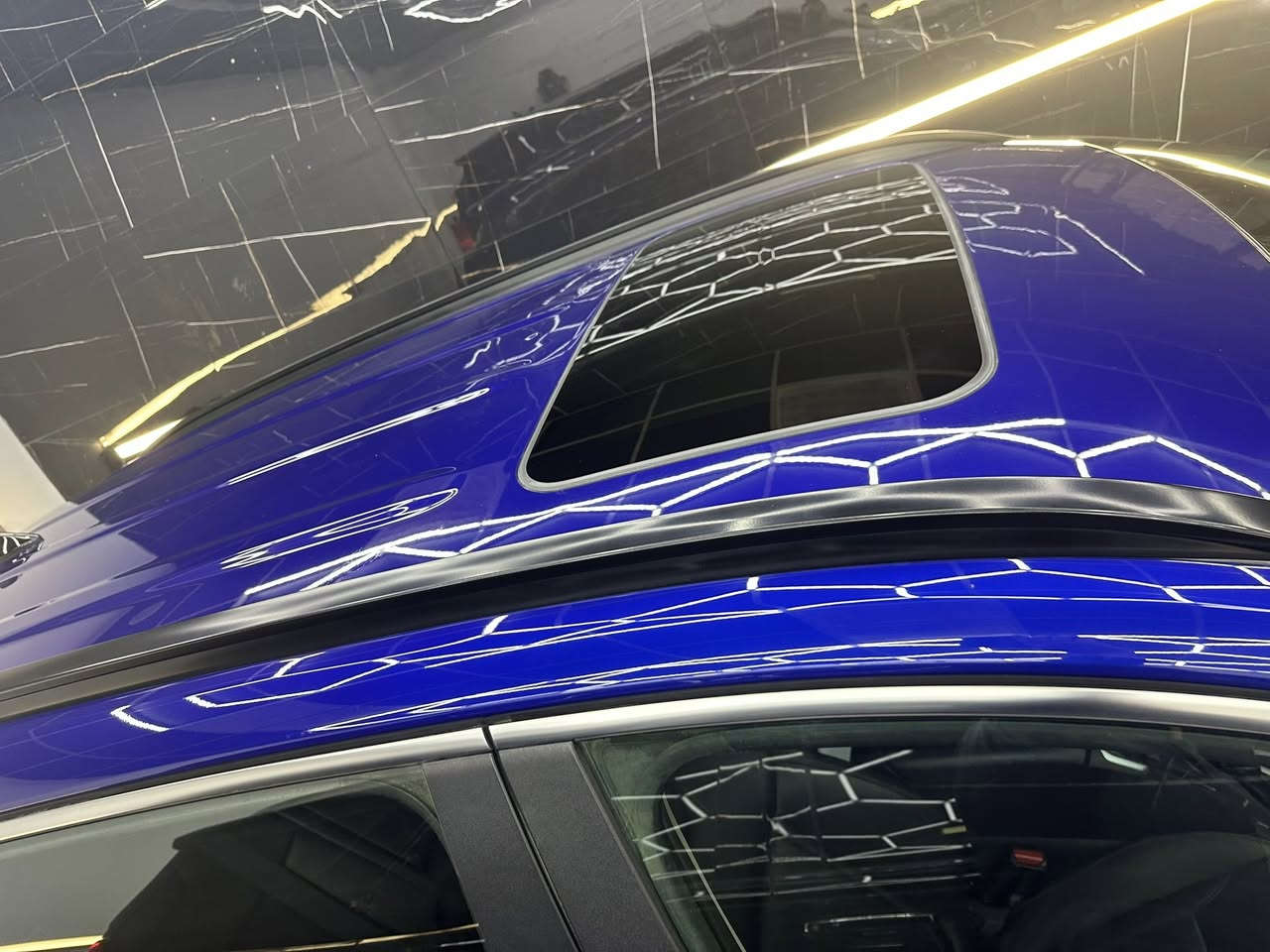 توسان موديل ٢٠٢٣ ماشيه ٤٥ ميل حادثها كما موضح بالصور الدوسه مال باب بالاضافه إلى الجنطه بيها كلير السياره فتحة شحن لاسلكي جنطة كهرباء كشنات إماميه تدفئة كشن السائق كهرباء جنطة كهرباء كشنات جلد وباقي المواصفات المعروفه اكيد 

للعلم عليها حماية ppf للبجم جاملغات وبنيد دعامية ومري جانبيه السعر 195 وبيها مجال 
مكان بغداد الاعظميه متواجد واتس اب 
***********
