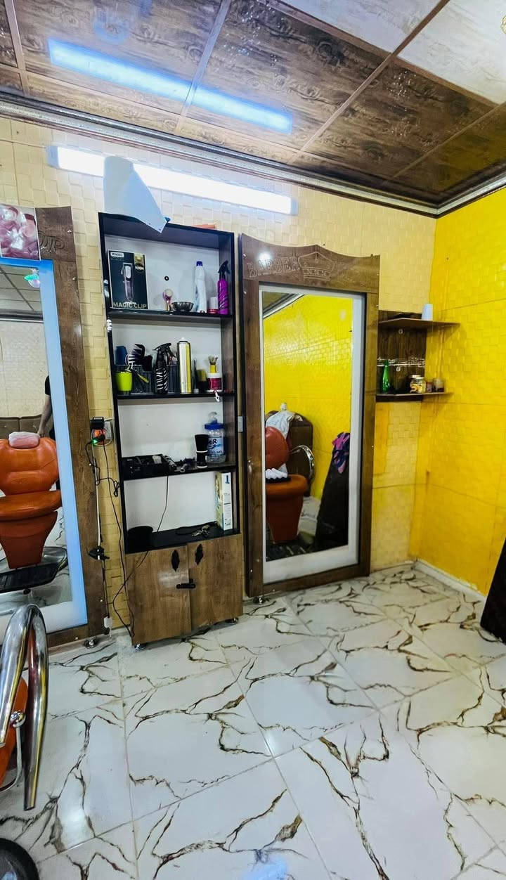 السلام عليكم
للبيع مرايات عدد ٤ +رفوف عدد ٢ كل مرايه تحتوي على أناره داخليه (LID)  السعر ٣٠٠ و يرهم مرايات ثنين و رف واحد ١٥٠ 
للأستفسار ***********
