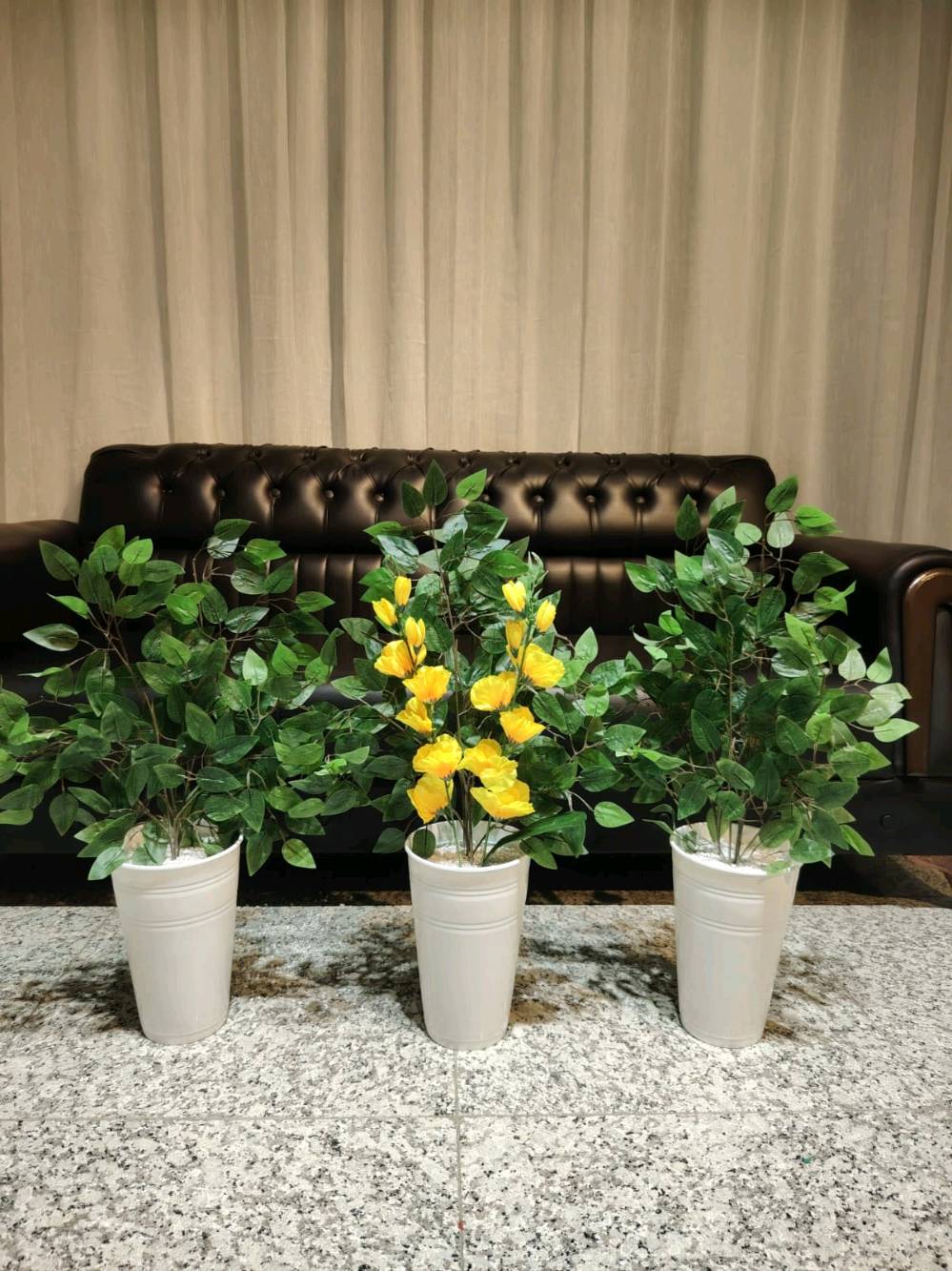  اشجار و زهور صناعيه يتوفر توصيل مجاني لكل محافظات العراق 