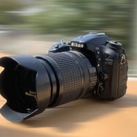 كاميرا نيكون  D7100   نظافة 100‎%‎   مع كامل الملحقات   - عدسة بلاديه ...