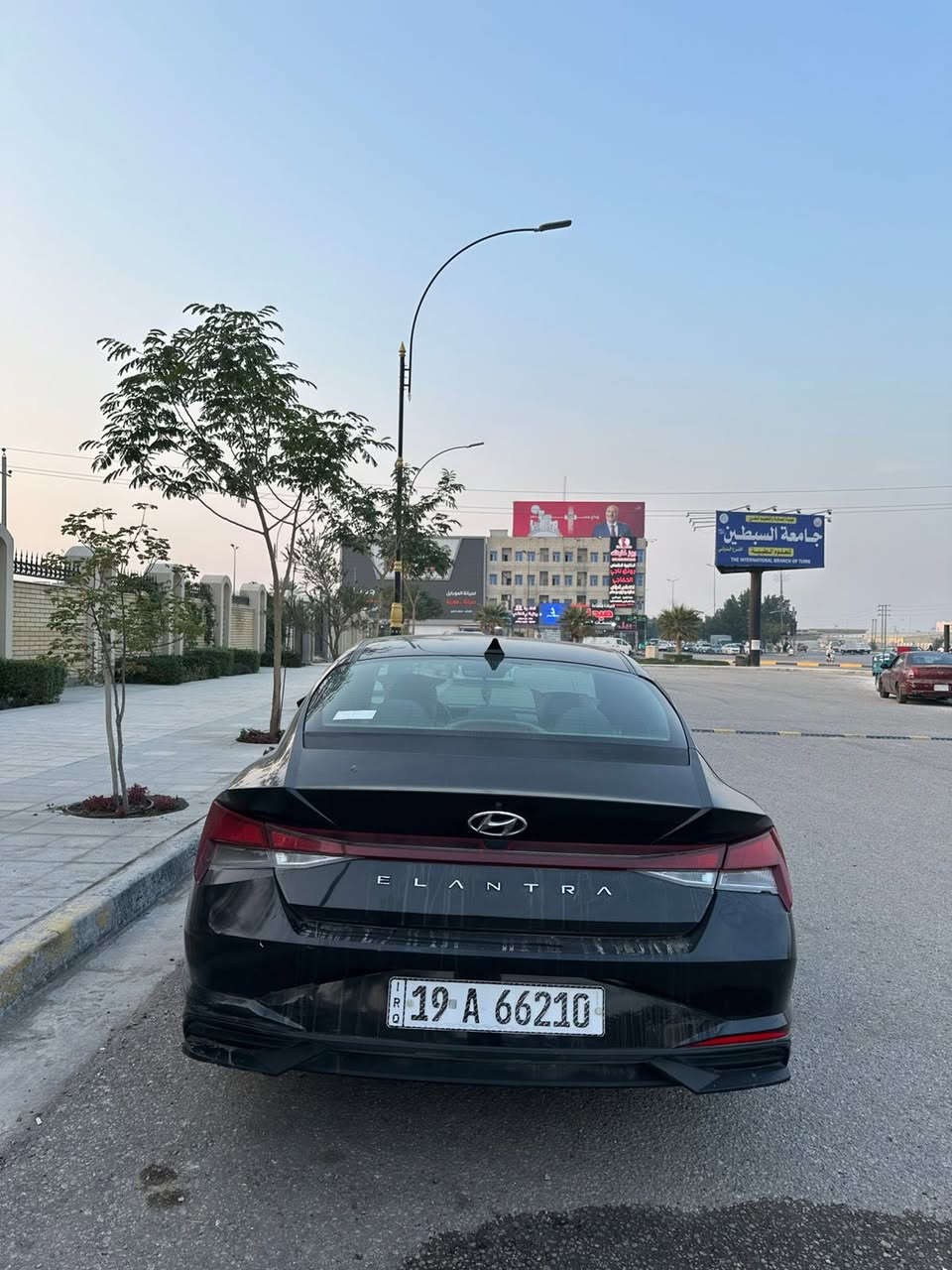 سلام عليكم الانترا مديل 21 بيها قطعتين صبغ جاملغ خلفي والباب والبنيد بارد ماشيه 89 محرك 2000 رقم كربلاء بسمي تحويل مباشر سياره جديده وجاهزه من كلشي نص فول السعر 145 وبيها مجال للشراي مكاني كربلاء حي العامل ***********
