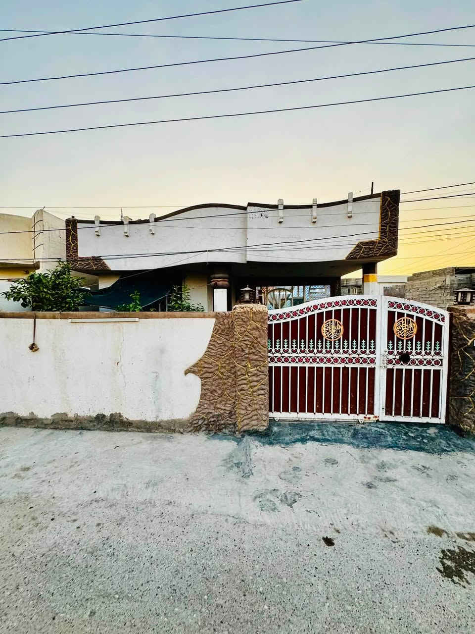 للبيع بيت بلبانروما زراعي قرب  المدارس مساحه 220 متر ركن كامل خدمات ***********
