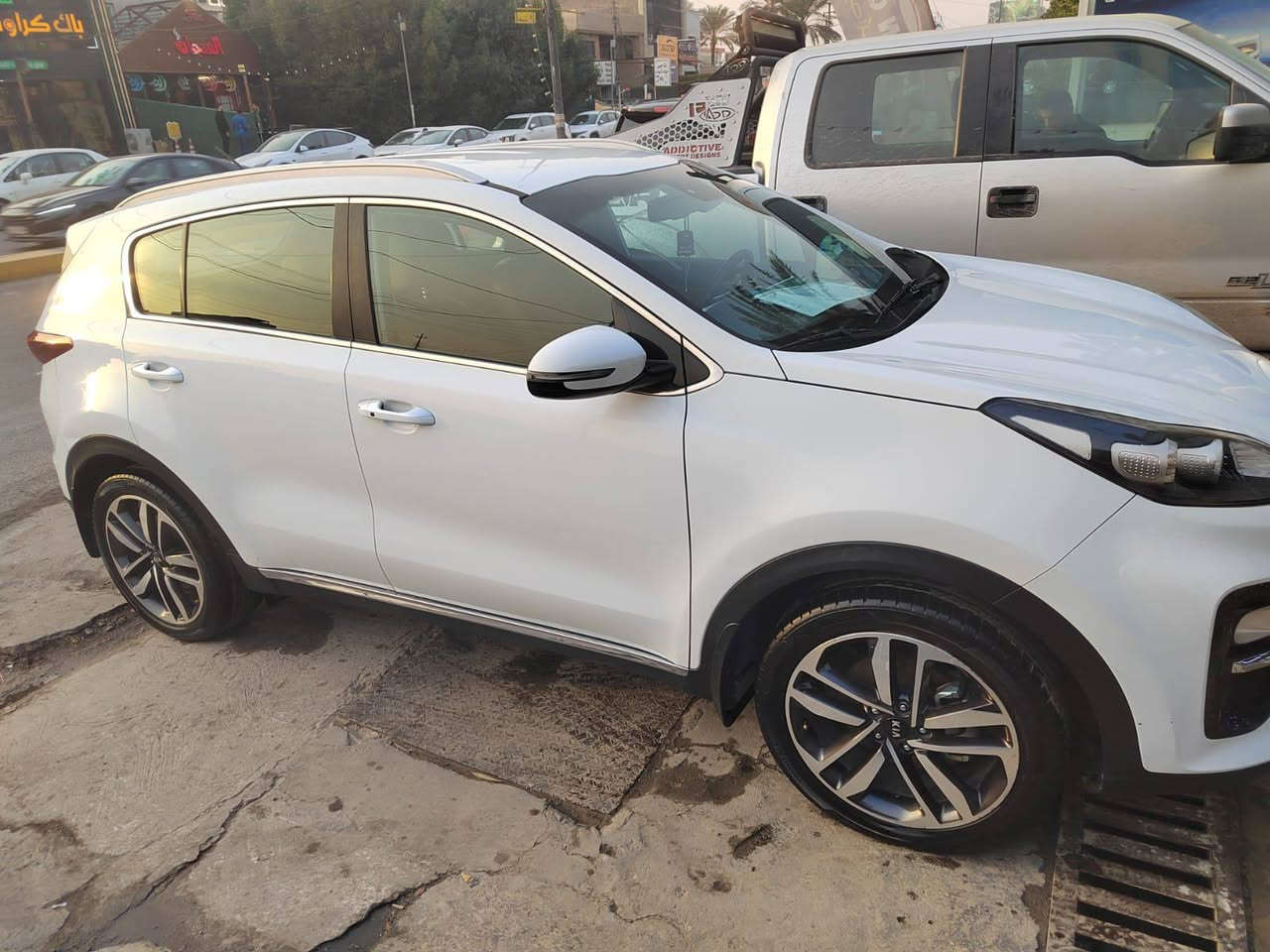 سبورتج موديل 2019 خليجي
 اللون ابيض  ماشيه 92
 فول عدا الفتحة / بصمة كشنات كهرباء
  محرك دوش 2000 
 رقم بغداد  وبعد بيها مواصفات
 مكفولة عدا بارد بسيط  
  بغداد 
 
رقم صاحب سيارة
***********
