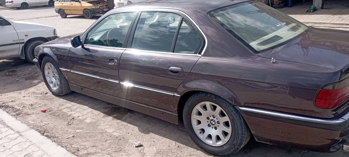 السلام عليكم بي ام خفاش 740 موديل 96 سياره جاهزه وحلوه للبيع ومراوس ***********
