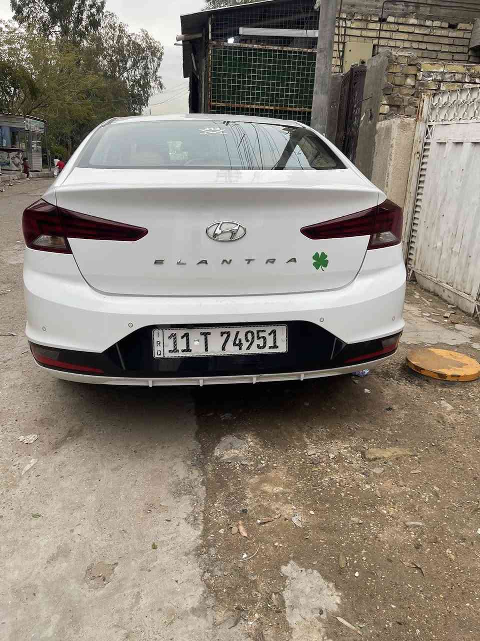 السلام عليكم الانترا ٢٠٢٠ خليجي فول مواصفات السياره بيها جاملغ ودوسه الباب اثر شخوط بدون ضربه السياره سعرها ١٤٥ 
***********
سنويه جديده داخله هزه السياره
