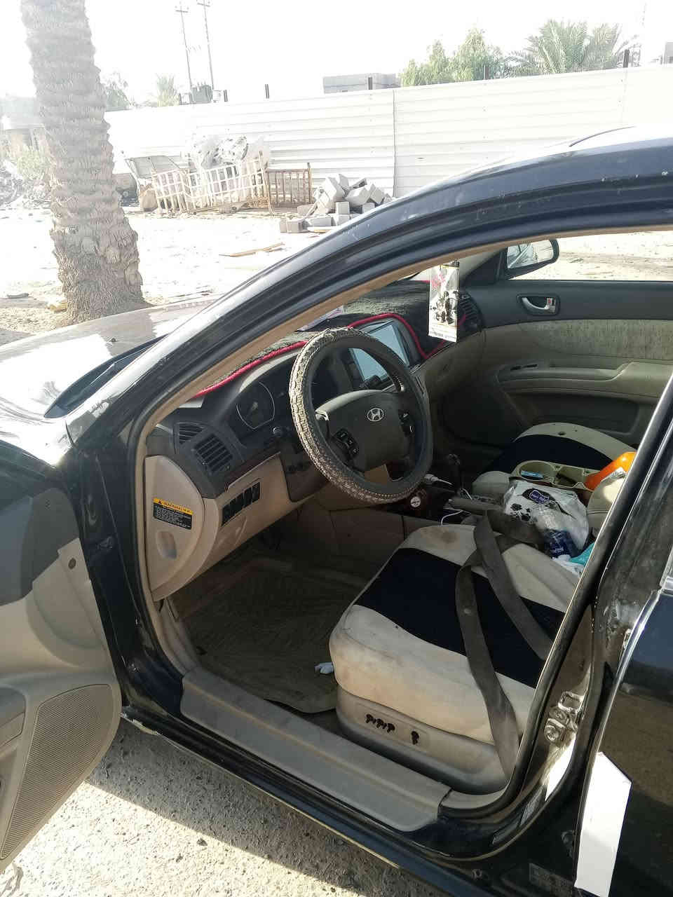 سوناتا موديل 2008 مكينه 2400 كير خير من الله سياره أحله من الصوره  فول موصفات بيه جملق الي من يم السائق مصبوقه حزام السياره اريد مراوس بيع  90 او بيه مجال ***********
