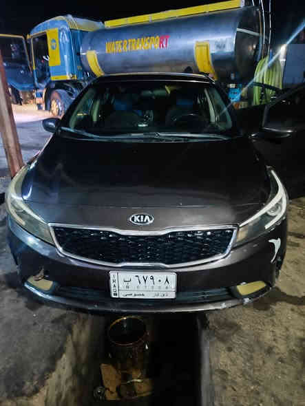 السلام عليكم 
فورتي  موديل. 2017 امريكي 
مكينه 2000 دوش المرغوب 
حادثه كلش خفيف قبق البانزين 
حره سياره مخلصه مدتها. تبريد
تحكم استيرن. 3وظعيات قياده 
شاشه كامره دواره 
زنون أمريكي
السعر107وبيها مجال

***********
