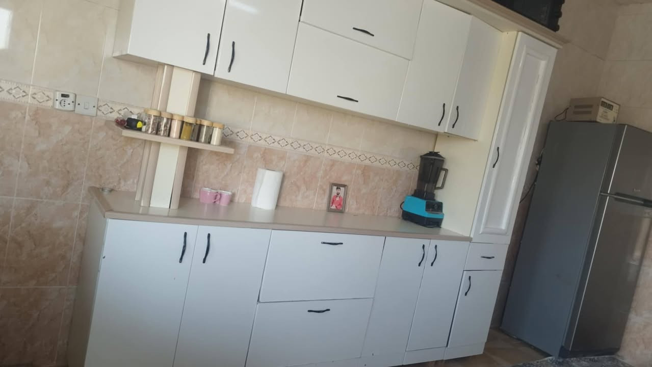 سەلام ئەم تەباغو و کەوانتەرەم هەیە بۆفرۆشتن تەباغەکە چوارچاوە فڕنی هەیەو بێ عەیبە نرخی 100هەزارە کەوانتەرەکەش ڕوپۆشی لەزگەیەو ڕەنگی ئەسڵی خۆی بێجیوو ساجی تۆخە هیچ شکاوی نیەو بێعەیبە نرخی 100هەزارە


**إذا كنت صاحب هذا الإعلان وتريد حذفه لأي سبب، رجاءا أرسل رسالة إلى الدعم الفني**