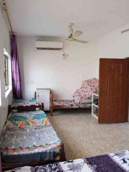 السلام عليكم للبيع مشمتل زراعي ارض البرزنجيه مساحة ٧٠م²  واجهة ٧م² نزال ١٠م² بناء ٢٠١٤ شارع عرضه ٦ م² كامل الخدمات 
--
الطابق الارضي : طرمه مطبخ واستقبال وغرفة نوم وخدمات وترك 
الطابق الثاني: ٢ غرف نوم وخدمات 
الطابق الثالث : بيتونه وغرفة و سندويج و سطح 
العنوان : سبع ابكار محلة ٣٣٨ خلف مدرسة نور الايمان. بالزراعي
سعره : ١٢٥ مليون وبي مجال بسيط
للاستفسار: *********** واتساب
