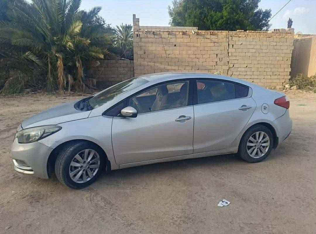 السلام عليكم
سيراتو كوري مديل 14 فول عده لفتحه 
السياره بأسمي رقم قادسيه العنوان المثنى الرميثه للأتصال و الاستفسار ***********
