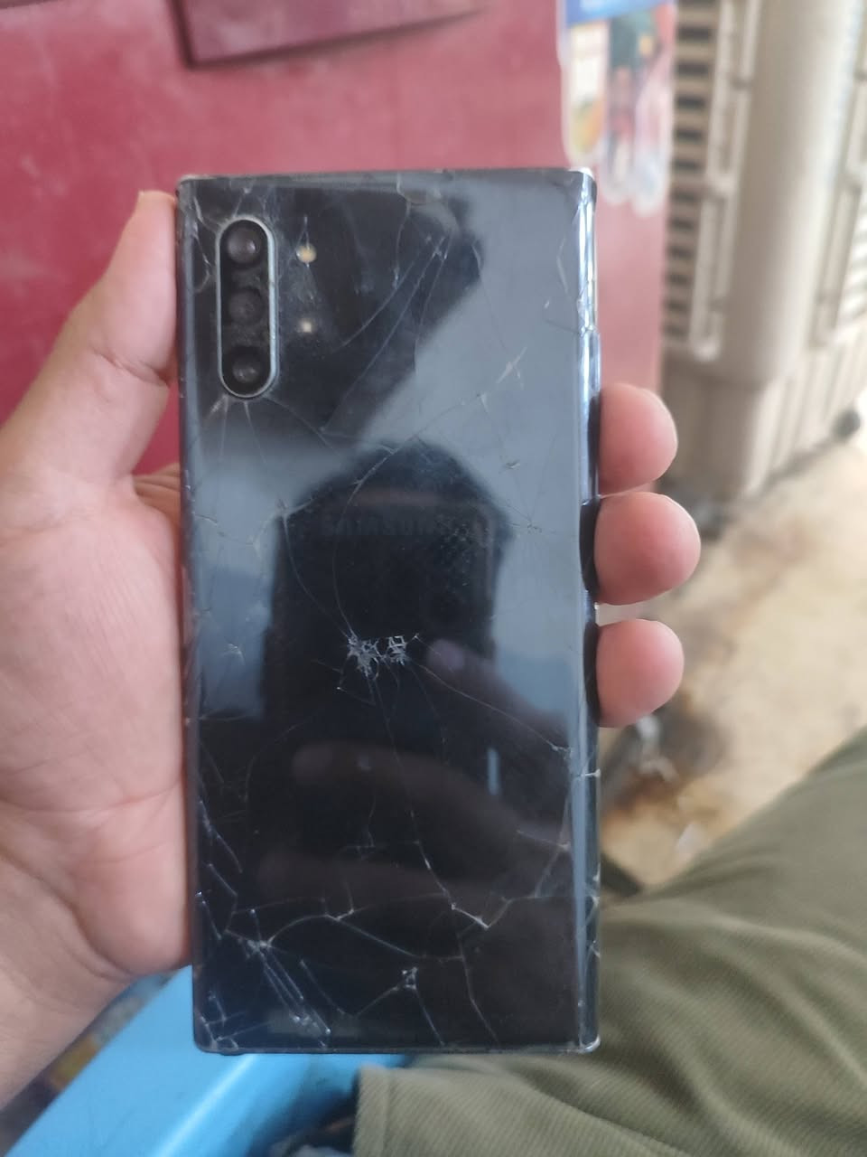 سلام عليكم نوت عشره بلاس جهاز كله شغل ونضيف نقطه سوده مثل ماموضحه كبالك سعره 150مكان حله ***********
