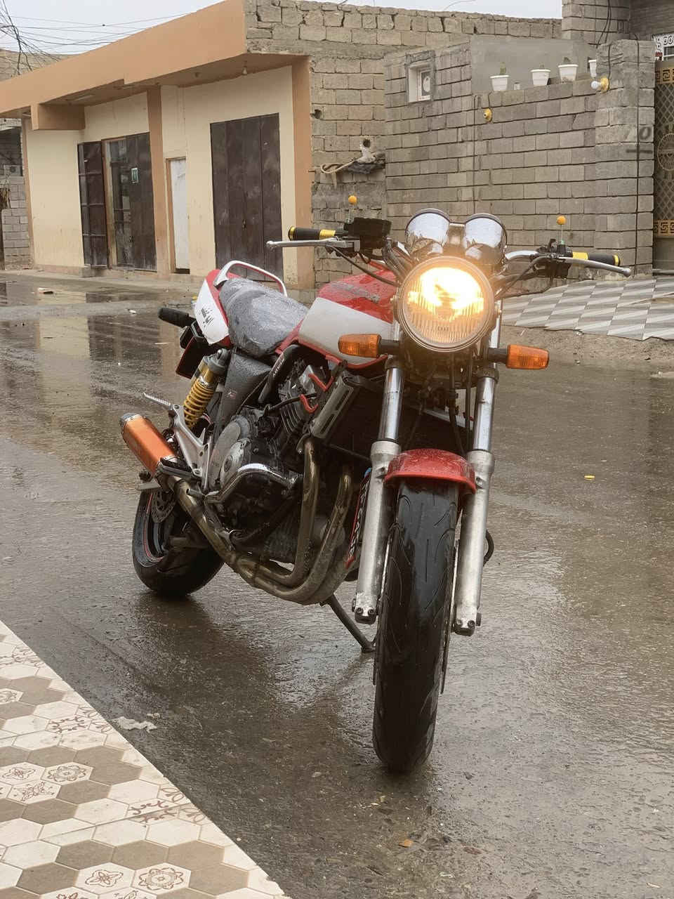 السلام عليكم CB400 دراجه كفاله عام مكان صلاح الدين شراي انتصل ***********
