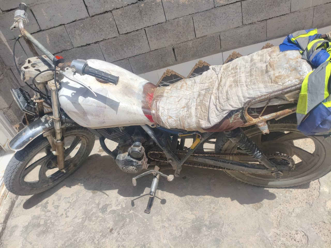 دراجه جونده السعر 200 وبيها مجال بدون والماكينه بيها تبخير قليل الرقم ***********
