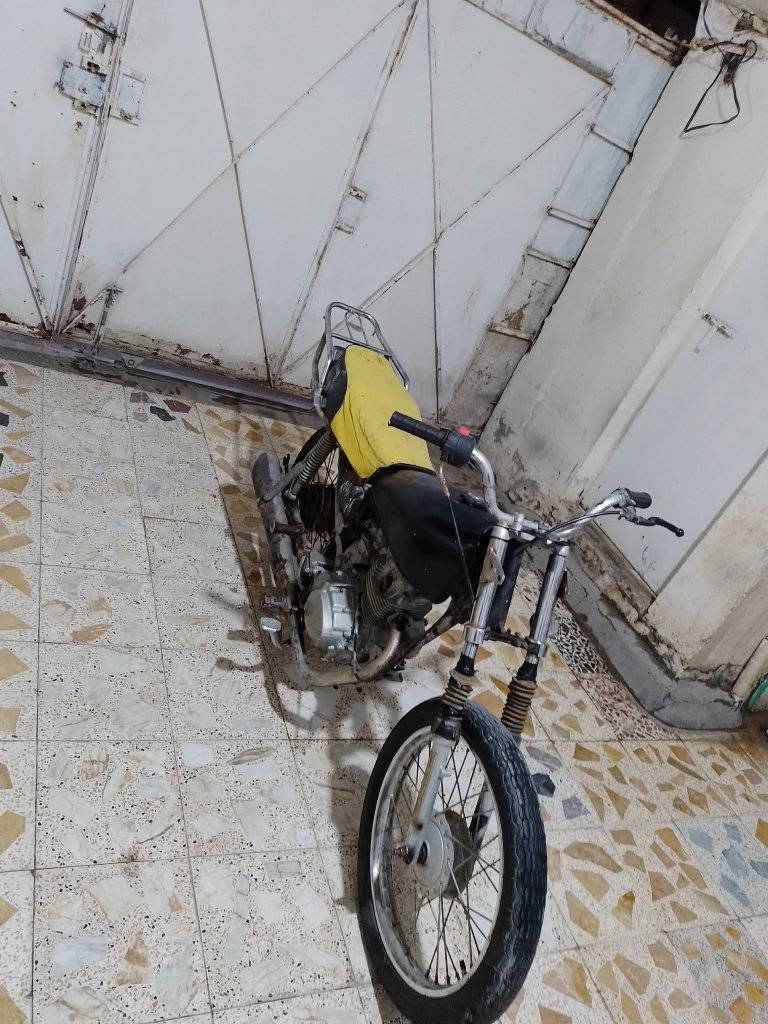 السلام عليكم دراجة للبيع مال شغل محرك خير من الله سعر قفل 120 قفل مكاني صويرة حي العمال رقمي ***********
