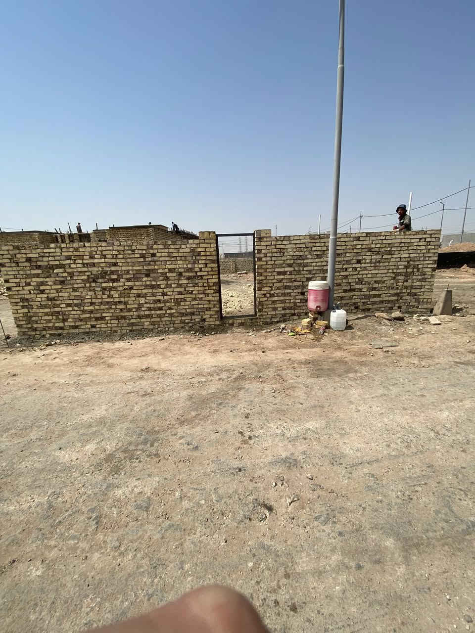 السلام عليكم
قطعة ارض طابو زراعي سند25 للبيع
العنوان حي الجامعة مجاور بوابة مجمع حيدر حجي هندي 
بيها رقم من البلدية ومعاملتها كاملة 
بسعر مناسب 
***********
