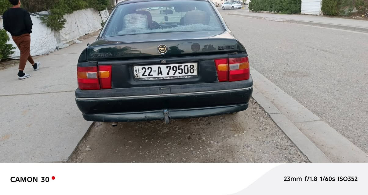 فكتره ١٨٠٠موديل 93 محدثه 2000 سنويه لعام 30 نضيفه نقطه صبغ مافيها بس جاملغ الايسر الخلفي  ***********
