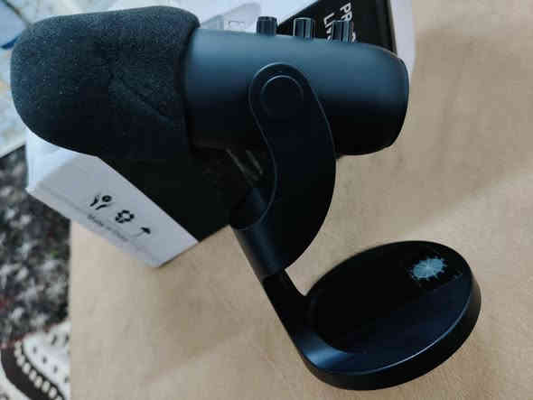 مايكروفون عدد 2 غير مستخدم  ابيع شلع الي يريدهن يتفضل خاص ويدلل او يتصل ***********
