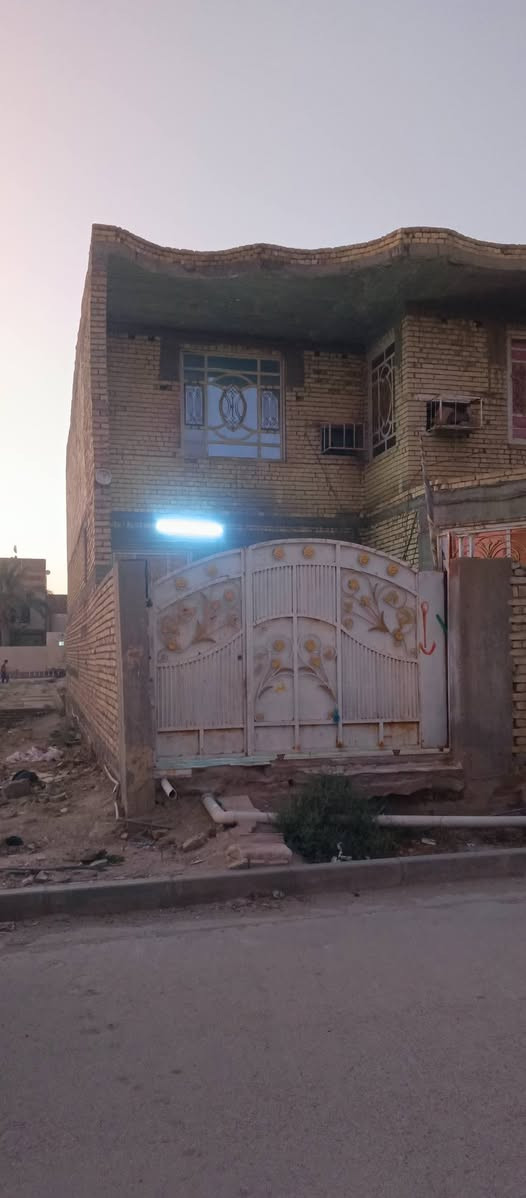 بيت للبيع الغراف حي شهداء ***********
