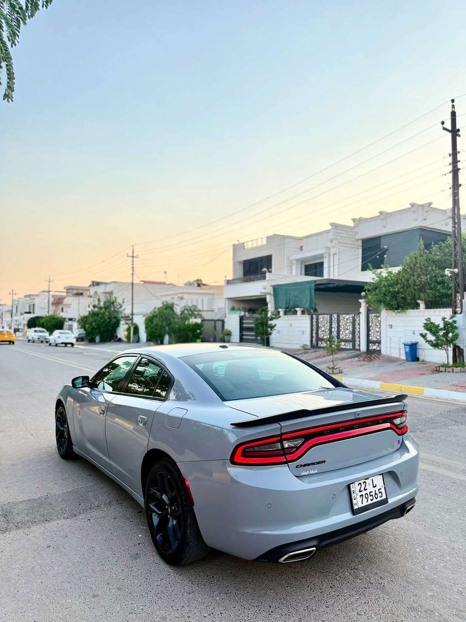جارجر 2022 SXT لون مميز سموك 
بجم و خلف كبس بدون ارباك 
حادثه باب خلف سكن و هنا صاير بي نص باب 
وبي تعديل بارد 
كير و محرك كفاله 
السعر ٢٢٨ مجال قليل حك الجيه
مكان السياره كركوك 
***********
