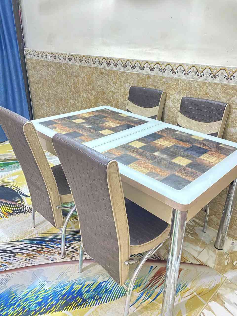 ميز طعام كزاز مع اربع كراسي بعده جديد سعره ١٢٥ وبي مجال لشراي *********** عنوان كربلاء الامن داخلي
