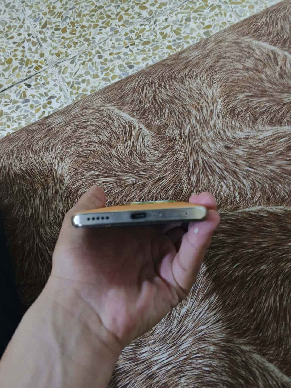 هونر x9c
النضافه /100
الجهاز جديد 
السعر 340وبي مجال حك جيتك
لا تكسر بل تلفون 
• المواصفات اللي تخليك تختاره بثقة:
شاشة منحنية بتردد 120HZ
بطارية ضخمة 6600mAh مع شحن سريع
66W
معالج Snapdragon 6 Gen 1 أداء ثابت
وسلس
O) 108MP كاميرا
4K / 30fps تصوير
1080p / 60fps g
ملاحضه هاي الضربات بل لزكه ابد ممئاثر على شاشه


**إذا كنت صاحب هذا الإعلان وتريد حذفه لأي سبب، رجاءا أرسل رسالة إلى الدعم الفني**