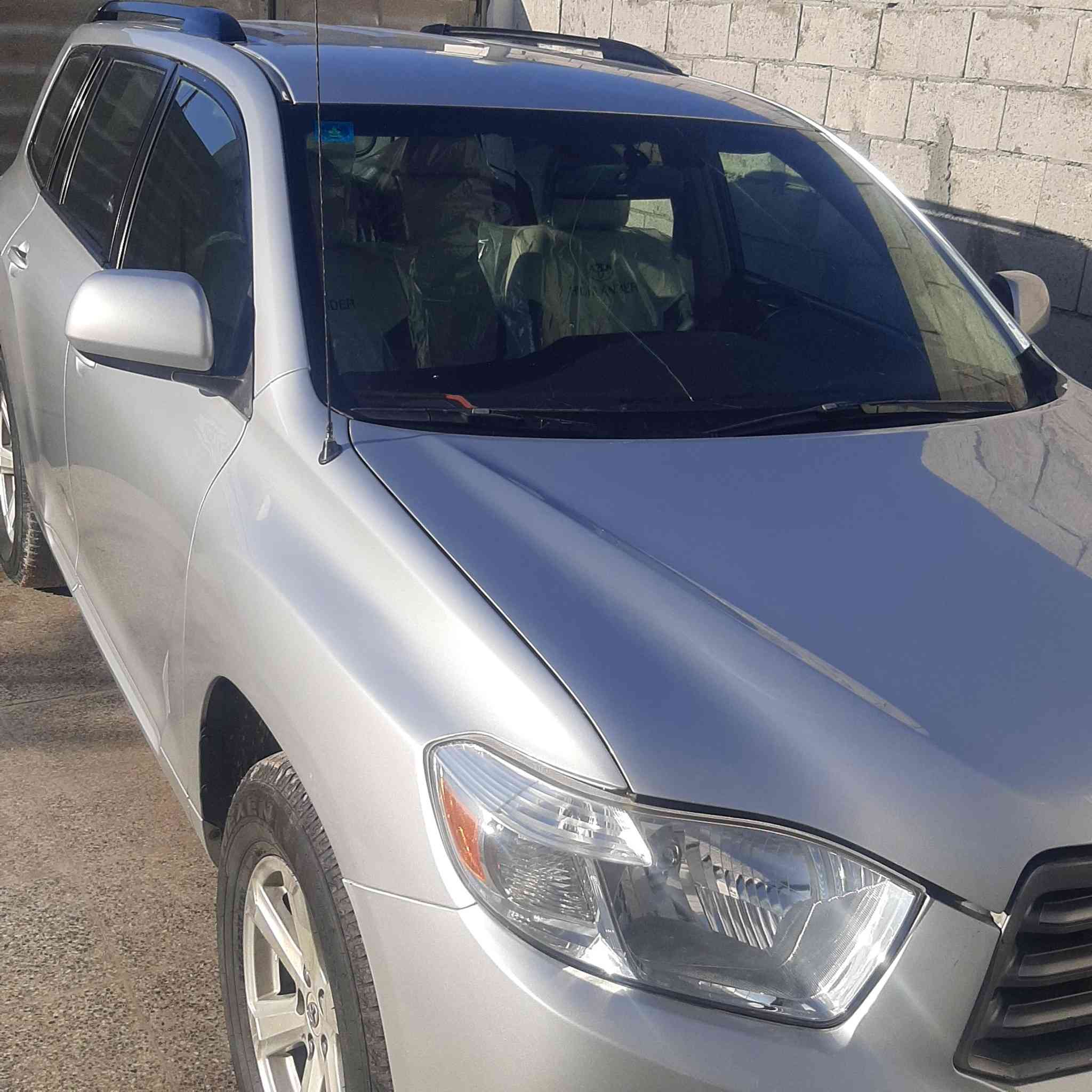 السلام عليكم 
من رخصه الادمن  سياره هايلندر ٢٠٠٩ اربعه سلندر السياره مصبوغه احزام دوشمه جديده 
كير ومحرك جيد جدا اترايهه كلش حلو رقم انبار تحويل ثاني يوم بيع فقط السياره سعره ١٣٠ وبيه مجال رقم الموبايل ***********  مكان السياره الحبانيه  واتساب نفس الرقم  واني حاضر
