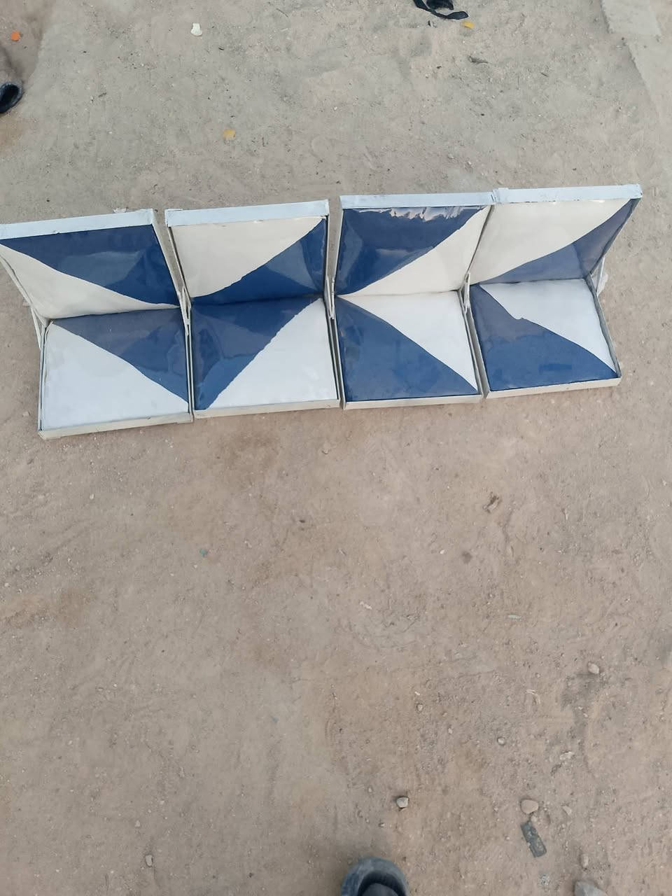 السلام عليكم شباب هذا الكراسي سعر الزوج خاص ***********
