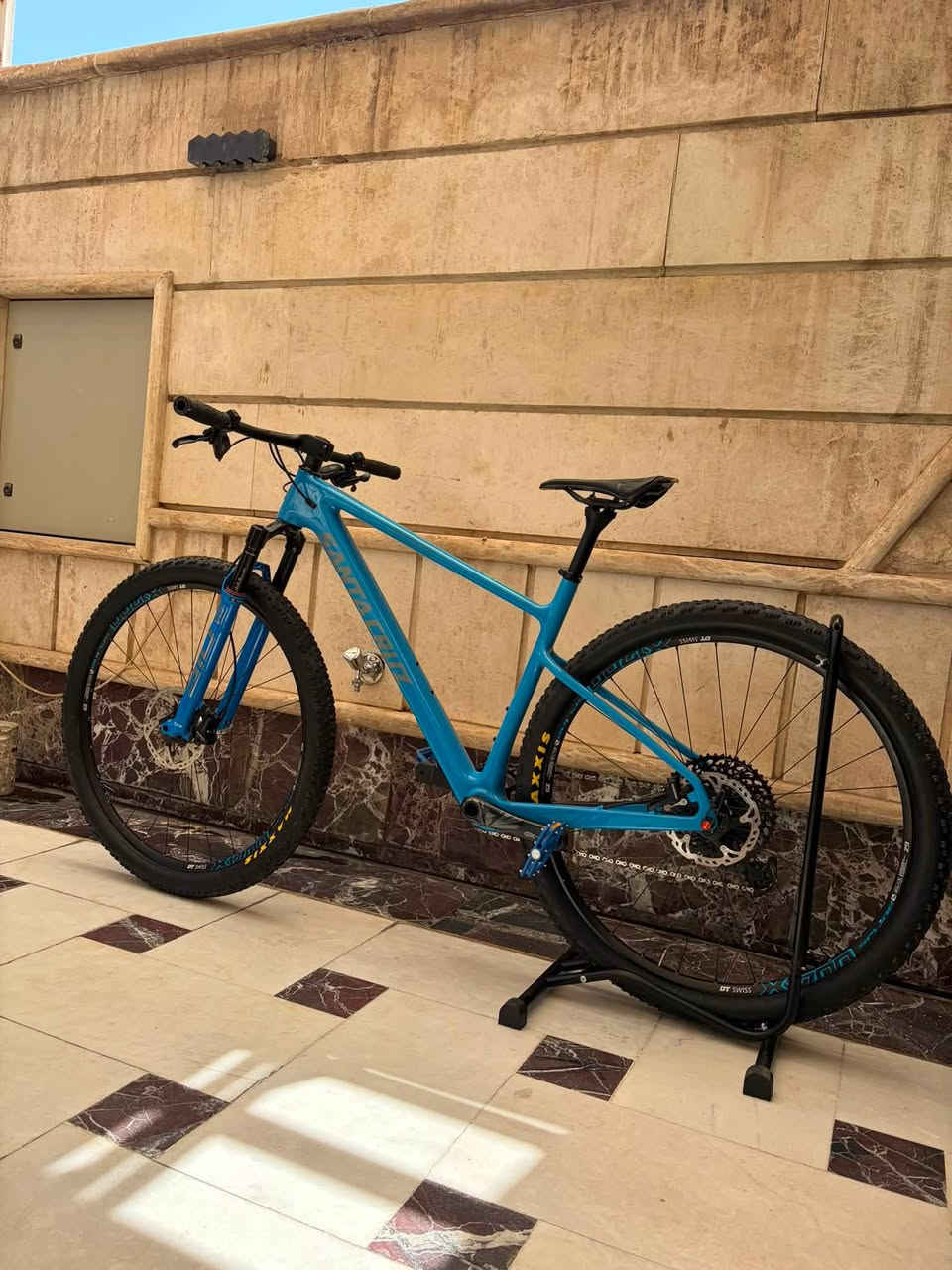 السلام عليكم🌟
للبيع SANTA CRUZ HIGHBALL C 
كاربون بل كامل 
الدراجه مغلفه بل كامل ب افلام الحمايه PPF 
حجم الفريم L 
حجم التاير 29 
كروب سيت SRAM GX كاربون 
بريكات SRAM LEVEL 
قبضات WTB 
ستيرن SYNCROS كاربون 
دبل ROCK SHOX SID ULTIMATE 
بوري سرج كاربون 
سرج RYET كاربون 
وياله DT SWISS X1700
تايرات MAXXIS ASPEN TR

للتواصل/***********☎️
مكاني بغداد زيونة 710📍
