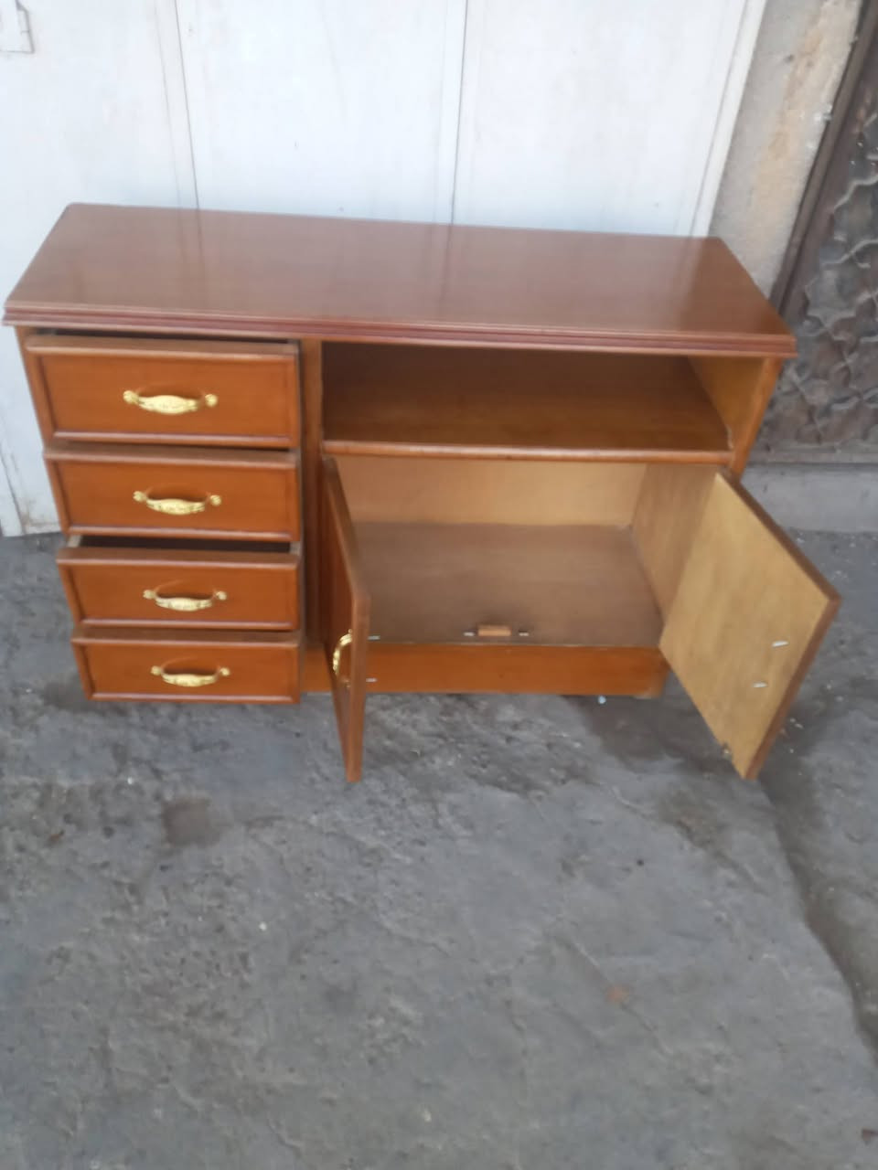 كومدي صاج تزكام مستعمل ارتفاع 84 سم عرض متر 16سم عمق 40سم السعر 70 وبي مجال العنوان بغداد حي الإعلام الشباب نهاية شارع سوق اميمه  صيدلية نور الشباب قرب النادي التجاري  موبايل عراقنا وتساب بي 
*********** 
***********

يوجد توصيل غير مجاني داخل بغداد فقط
