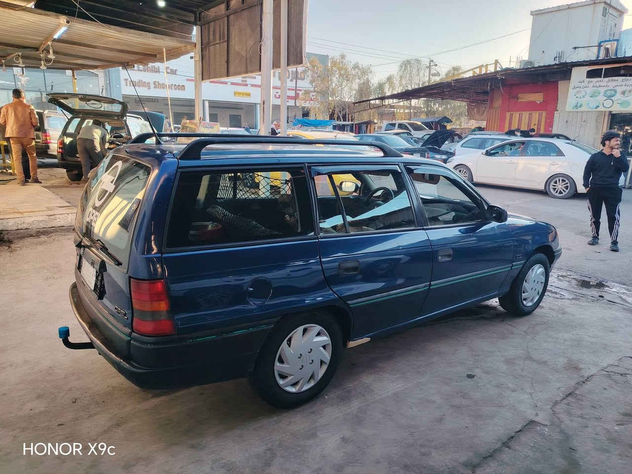 السلام عليكم البيع اوبل استره محرك ١٦ موديل.1993 ترهم مراوس فكتره نضيف ***********
