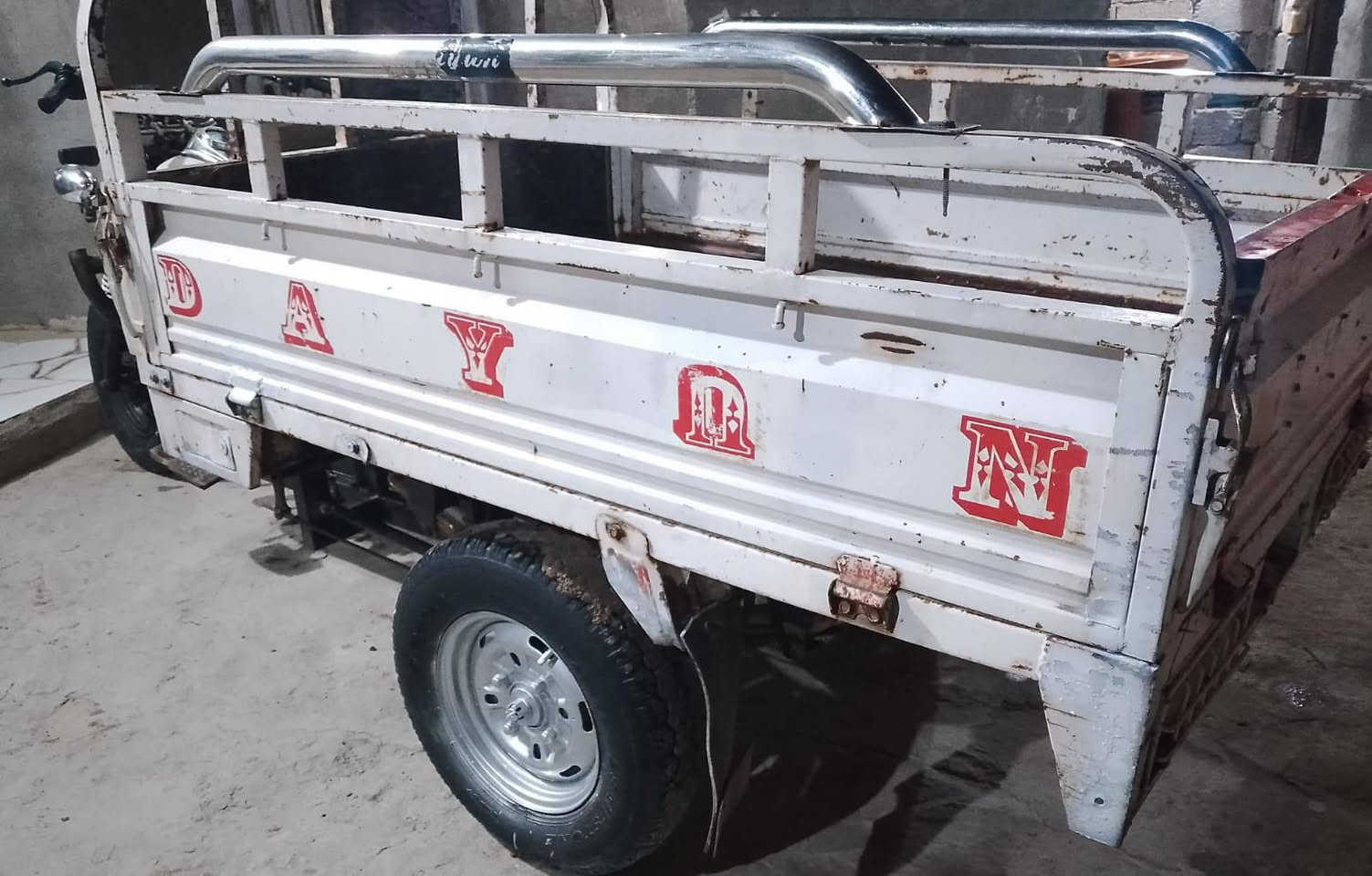 ستوته للبيع موديل 2014ع وضع شريكه مكفوله من الخياس شاصي مكفول اوراق اصوليه مكينه جديده مبدل بيها بس بستم ستوته جاهزه حتى سبيرها وياها مكان الناصريه يم جامعه ذي قار السعر 1450بيها مجال تواير جدد الأستفسار ***********
