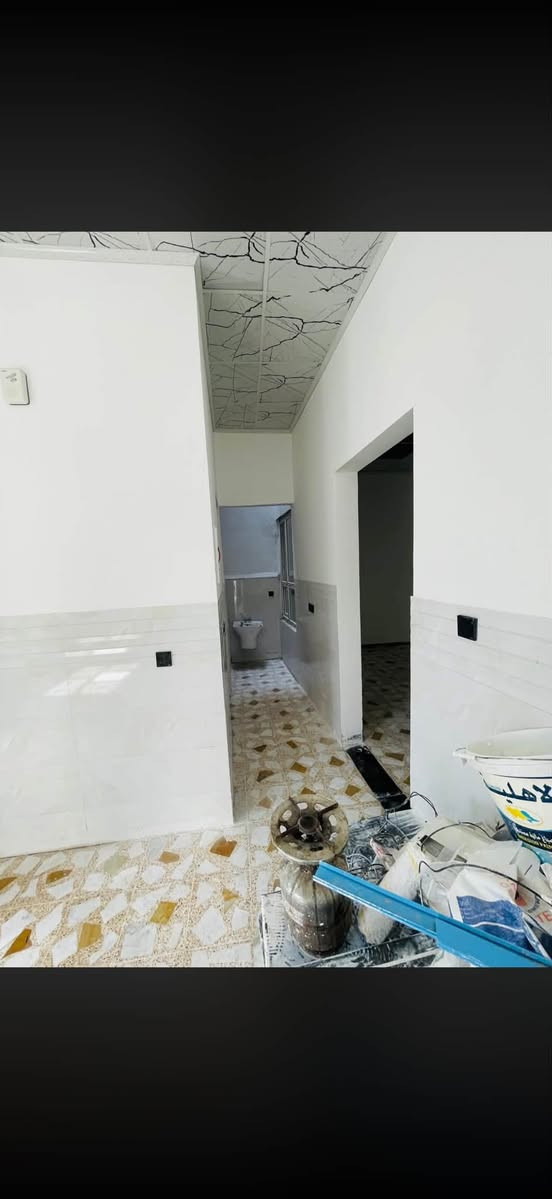 بيت للبيع🔴ركن
1_طابقين بناء جديد البيت يحتوي على برج اسياسيل وارد سنوي. بي 
وكهرباء مجاني 
الطابق الاول.كراج سياره واستقبال ووغرفه وهول ومشتملات ومطبخ بارد وحار
2_الطابق الثاني🔴 ثلاث غرف وهول ومشتملات
بناء جديد مجهز بسبلتين وكيزيرين كل طابق وحد البيت جاهز للسكن وع ايدي 
اليرموك قرب مركز الشرطه ب اتجاه الحديقه  
للاستفسار الاتصال على الرقم *********** الاتصال  على الرقم فقط
