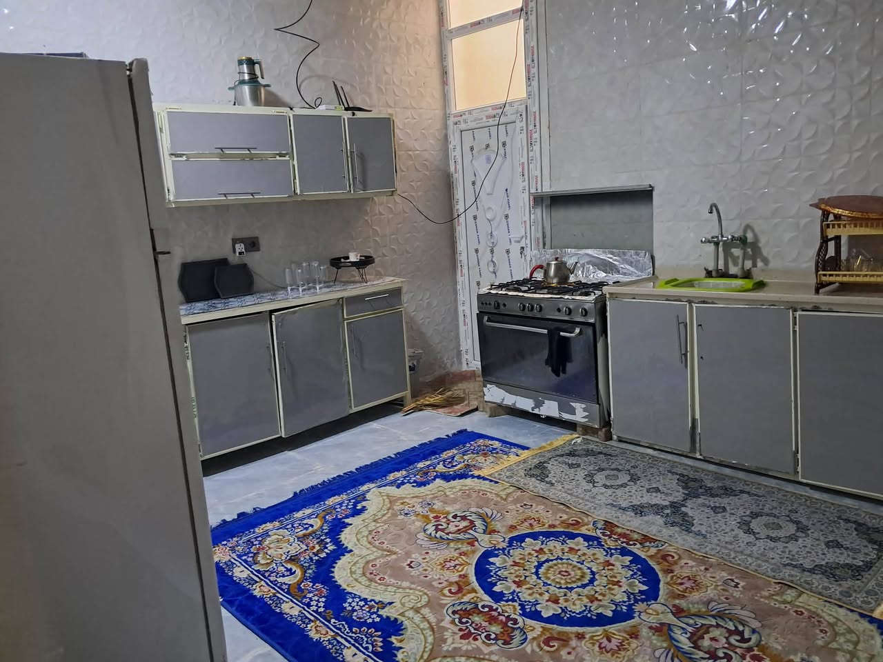 سلام عليكم بيت للبيع جديد بي غرفه و مطبخ وستقبال وكراج سياره  100متر طول موقع 55خلف جامع الراشدين قريب عل شارع  السايدين سعر 31وبي مجال خابر وتدلل ***********
