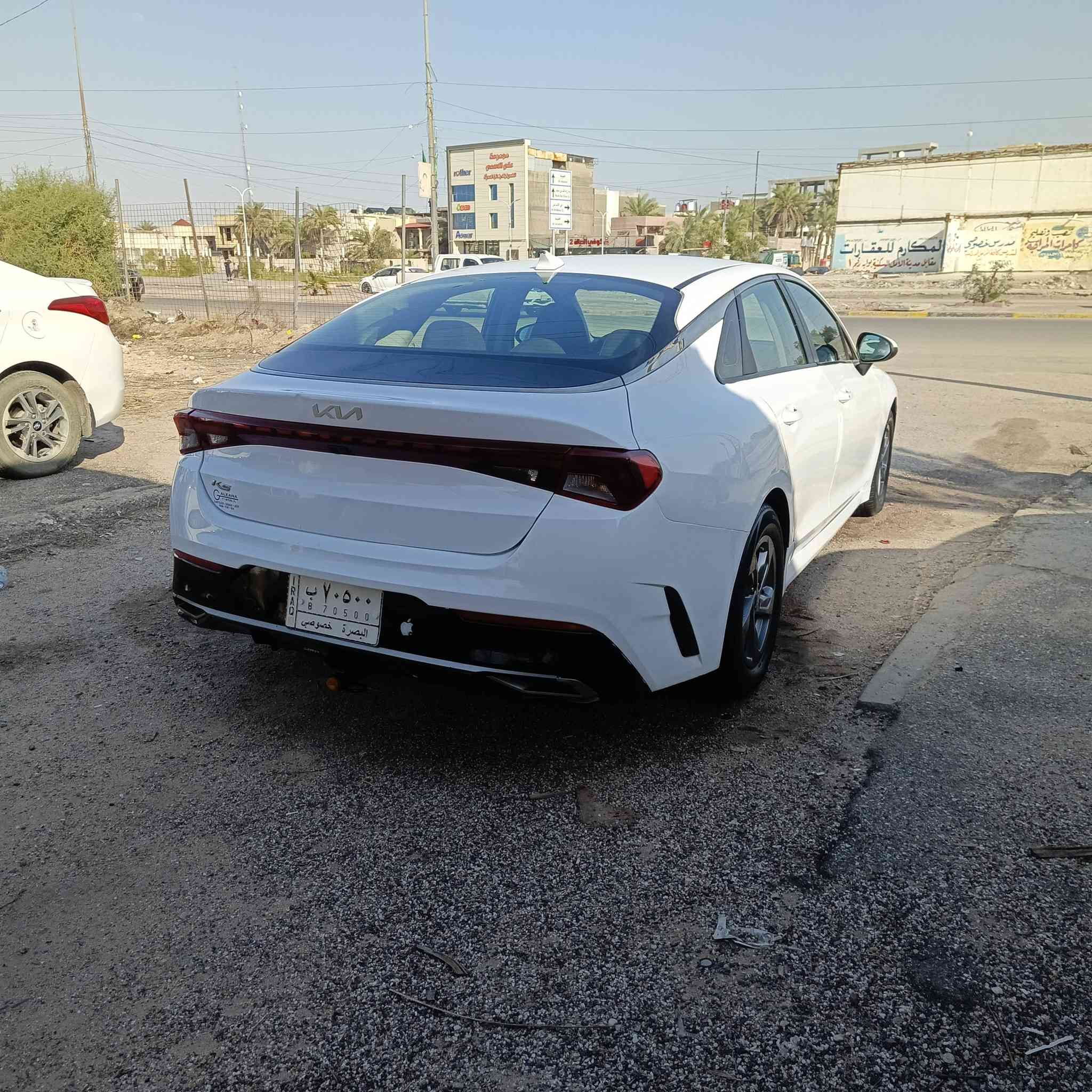 كي فايف مديل 2022 بصره معوقين باقي سنه وصير حره وكاله مضمونه وارد أمريكي حادثه مال أمريكا واضح بل صور 3 قطع  صبغ بدون ضرر داخلي وبدون تبديل كله ليبل واحد ايرباك سليم  السيار جاهزه من كلشي تبريد ثلج تخم تاير جديد حداديه جديده مواصفات بصمه وبيه هواي مواصفات ولايت زينون مشتري ٣ ورقات كلشي جاهز مكينه وكير كفاله ماشيه 43 ميل فقط السعر 130 وبيه مجال رقمي *********** او *********** مكاني البصره ياسين خريبط وضحت كلشي الشراي يتصل مامتواجد على النت
