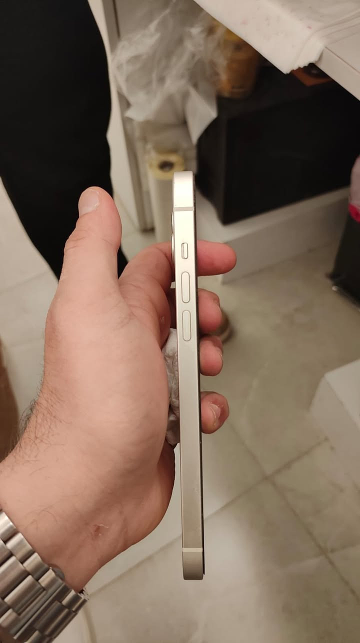 ايفون 14 بلس أمريكي بون ابيض ذاكرة 128 شريحة الكترونية نسبة البطارية 86 ‎%‎نظافة 97‎%‎ السعر 575 او بي مجال  واتساب او خاص ***********
