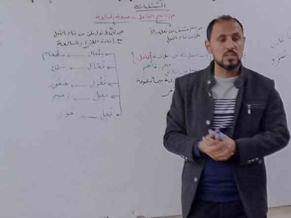 #جانب من تصوير محاضرات الاستاذ احمد حاكم مدرس مادة اللغة العربية للصف الثالث متوسط 
#مركز التفوق للتدريس الخصوصي 
#الموقع مجاور مجمع وارث الطبي في مجمع الزهراء الطبي الطابق الثاني 
#للحجز والاستفسار مراسلة الصفحة أو الاتصال على الرقم التالي ***********
