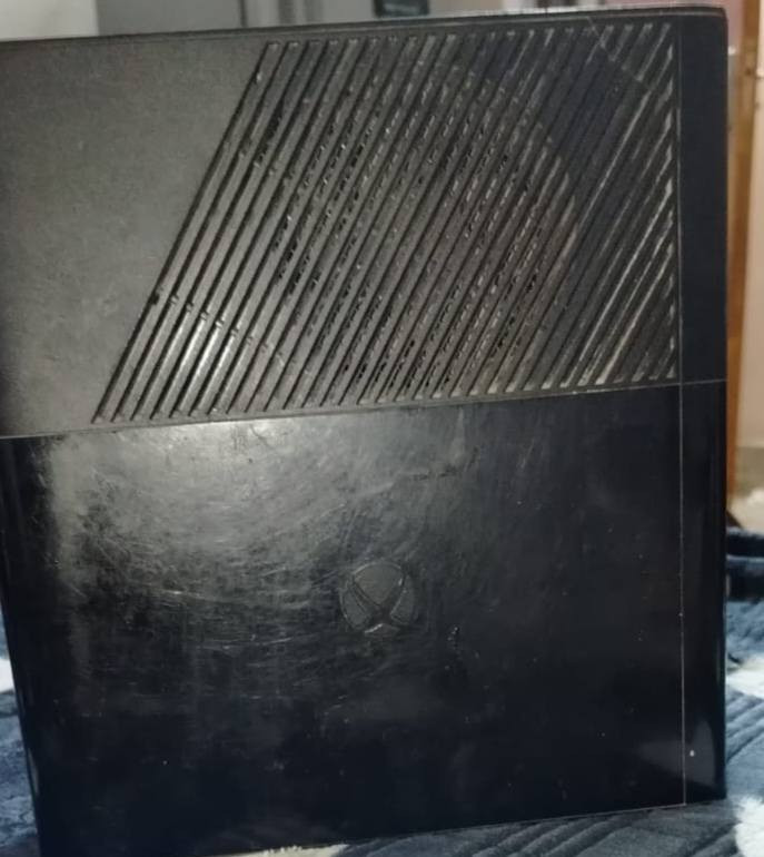 اكس بوكس ٣٦٠ مهكر بي ٣٠ لعبه وينزل بيه العاب نضيف جدآ للبيع للإستفسار الاتصال على الرقم *********** او *********** او وات ساب
