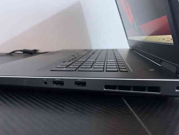 💻 Dell Precision 7730 – محطة عمل للفئات الثقيلة
إذا شغلك هندسة، مونتاج، 3D، أو برامج تحتاج قوة… هذا الجهاز ينطيك أداء يخليك ترتاح سنوات بدون تفكير!

✨ المواصفات:

معالج احترافي Precision Series

كارت شاشة Nvidia Quadro P3200 – 6GB مناسب للرندرة والتصميم

رام 16GB DDR4

تخزين 256GB SSD M.2 سريع جداً

شاشة عملاقة 17.3 FHD تعطيك مساحة عمل حقيقية

🔥 السعر: فقط 570 ألف – بالنسبة لقوته يعتبر صفقة رابحة.

🎁 الهدايا:
شاحنة أصلية + ماوس باد + ماوس RGB + حقيبة

✔️ ضمان 10 أيام من أي خلل – استبدال فوراً
📞 للتواصل / واتساب: ***********
