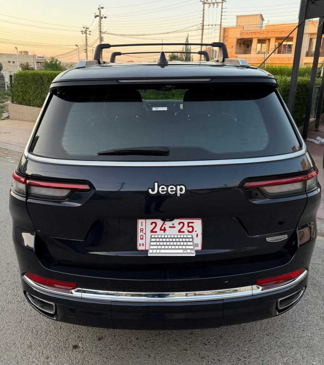 السلام عليكم
جيب سومت 2023 ( امريكي )
فول فول مواصفات فورويل بانوراما
رقم الشاصي 1C4RJKEG6P8732411
2 كلر اسود
الحادث 
الجاملغ خلفي طرف يسار وجزء من باب الصندوق وصبغ بنيد من امريكا صور الحادث موجودة مع الصور ايرباكات سليمه 100‎%‎ 
المحرك : V6. 3.6L .
العداد : 27 ml
موصفات:
رباعي 4x4
  نظام تعليق هوائي (جكات).
  قيادة ذاتية عند المنعطفات.
  رادار امامي مع مانع تصادم .
  نظام الرؤية الليلية.ناضور ليلي
  تحذير الخروج عن المسار .
  مستشعر نوم السائق مع نظام التوقف الآلي
  تحذير النقطة عمياء ٥ .
  نظام تحذير عند التقاطعات.
  نظام تحذير عند تجاوز السرعة المحددة.
  نظام عرض المعلومات على الزجاج الامامي (HEAD UP
‏(DISPLAY
  نظام تقليل الضجيح داخل المقصورة.
  إنارة محيطية.
  شاحن موبايل وايرلس.
  تعديل وضعيات مقود السائق كهربائيا.
  مرايا تعتيم ذاتي.
  المرايا الجانبية قابلة للطي كهربائيا
مرايا الجانبية فاد
نظام الصوت من ماكنتوش مع 19 سماعة.
ويل قياس 21 انج .
* سقف بانوراما .
  شاشه كبيرة 10.1 انج .
  شاشة للراكب الأمامي .
  نظام الخرائط (GPS) .
  عرض خرائط الطريق على لوحة القيادة.
  لوحة القيادة بقياس 12 أنج.
 5 كاميرات خارجية مع بخاخات ماء للتنظيف.
4 كامرات داخلية
 كاميرا للمرأة الداخلية.
  تصوير حراري ليلي .
  المصابيح الأمامية زنون .
  كشافات الضباب زنون .
  دخول ذكي.
  بصمة على 5 ابواب للدخول الذكي.
  تشغيل عن بعد .
  الصندوق الخلفيي كهربائي .
  فتح الصندوق الخلفي مع حركة القدم.
أقل
  فرش المقصورة الداخلية من الجلد الطبيعي الفاخر.
  اضافات من الخشب الطبيعي للمقصورة الداخلية.
  ذاكرة لحفظ وضعيات الجلوس للمقاعد الأمامية
  مساج للمقاعد الامامية .
  المقاعد الأمامية كهربائية .
  المقاعد الأمامية تبريد وتدفئة .
  المقاعد الخلفية تدفئة وتبريد .
  ستائر للشبابيك الخلفية.
  انارة داخلية LED متعددة الالوان .
  حساسات امامية وخلفية .
  7 راكب 
  مكيف خلفي مع وحدة تحكم منفصلة .
  تدفئة مقود القيادة.
  مانع تصادم خلفي .
  بلوتوث تلفون .
  محدد سرعة .
  نظام التشغيل والاطفاء الاوتوماتيكي
  مكيف خلفي مع وحدة تحكم منفصلة .
  تدفئة مقود القيادة.
  مانع تصادم خلفي .
  بلوتوث تلفون .
  محدد سرعة .
  نظام التشغيل والاطفاء الاوتوماتيكي .
  نظام بريك اوتماتيكي
بعد هواي موصفات اعلى فئه 1/1
السعر انشالله مناسب 37.000 وبيها مجال
مكان السياره اربيل كاتي بدون تخريج تترقم شمالي
السعر 37000$ وبيه مجال بسيط
تريده مع 39300$
                                                                ***********
                                                               ***********
